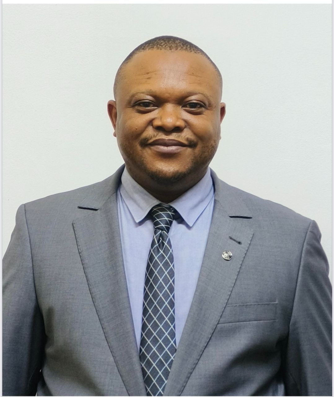 Nord-Kivu : Elvis Atsongya exige des réponses au VPM de la Défense sur les familles de militaires tombés au combat