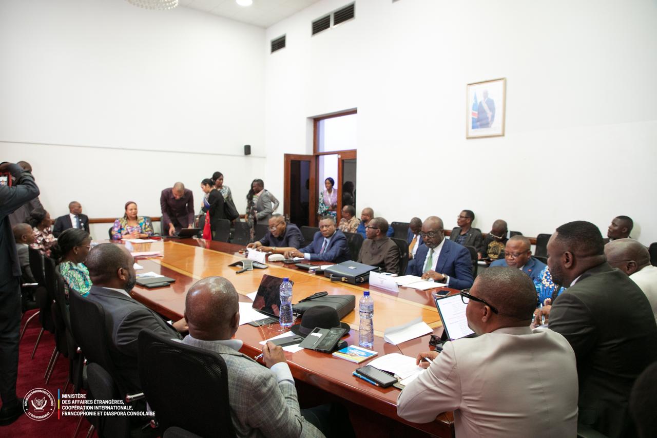 Sénat : Kayikwamba éclaire les parlementaires sur les accords RDC-Rwanda et RDC-États-Unis