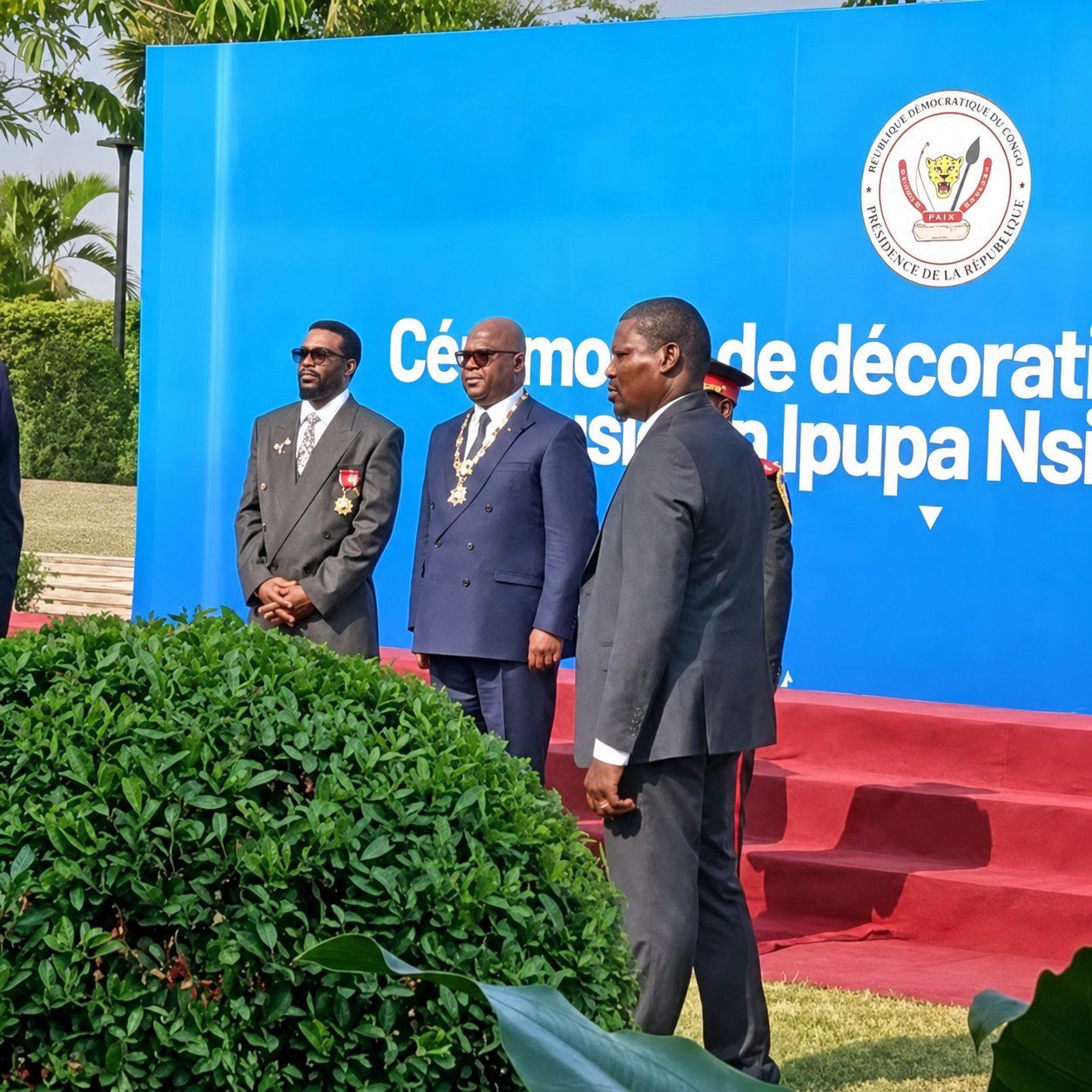Félix Tshisekedi décore Fally Ipupa et rend hommage à toute la communauté artistique