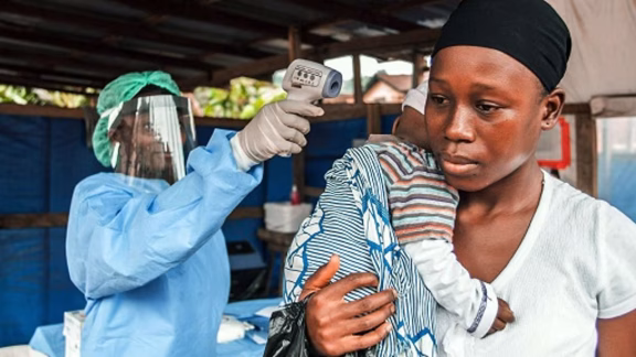 Ebola : la mortalité invisible, quand la peur éloigne les femmes enceintes des hôpitaux